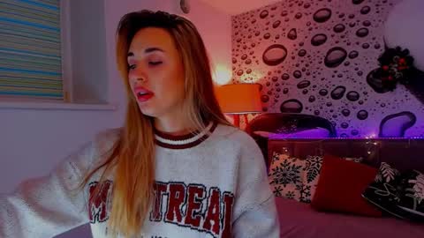 Snapshot of alexawilds chatting on December 21, 6:20 am AlexaWilds online show from December 21, 6:20 am