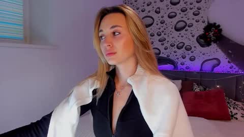 Snapshot of alexawilds chatting on January 11, 1:27 pm AlexaWilds online show from January 11, 1:27 pm