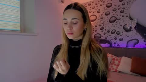 Snapshot of alexawilds chatting on February 20, 6:26 am AlexaWilds online show from February 20, 6:26 am