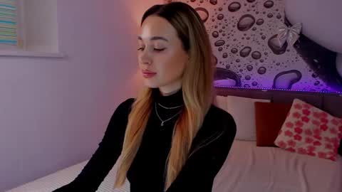 Snapshot of alexawilds chatting on February 25, 1:54 pm AlexaWilds online show from February 25, 1:54 pm