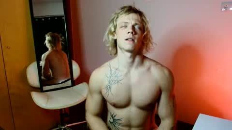 Snapshot of alexbarczukxxx chatting on May 11, 8:28 pm Alex Barczuk online show from May 11, 8:28 pm