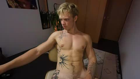 Snapshot of alexbarczukxxx chatting on June 18, 11:20 pm Alex Barczuk online show from June 18, 11:20 pm