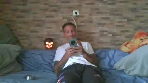 Snapshot of alexdelarge23 chatting on October 27, 9:24 am alexdelarge23 online show from October 27, 9:24 am