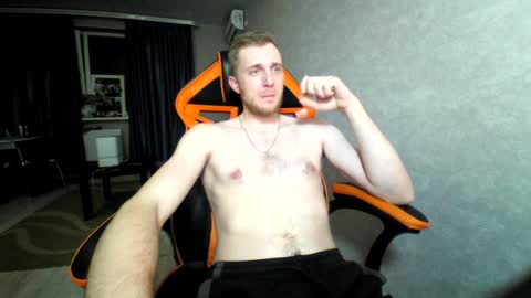 Snapshot of alexfox2018 chatting on December 17, 9:27 pm Alex online show from December 17, 9:27 pm