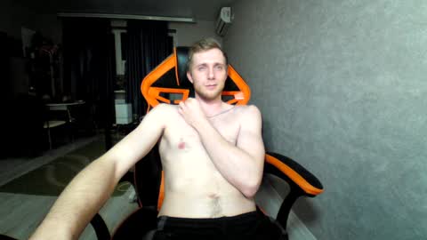 Snapshot of alexfox2018 chatting on February 7, 10:41 pm Alex online show from February 7, 10:41 pm