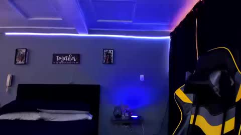 alexgiraldo__ online show from September 19, 2:51 pm