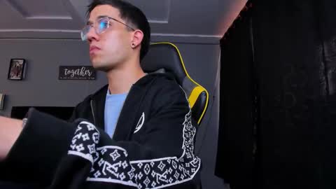 alexgiraldo__ online show from October 25, 12:13 pm