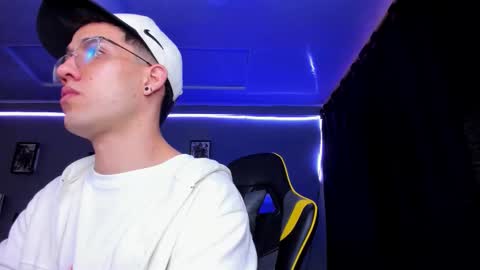 alexgiraldo__ online show from November 7, 12:05 pm