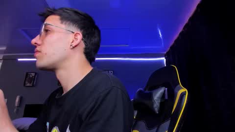 alexgiraldo__ online show from November 8, 12:16 pm