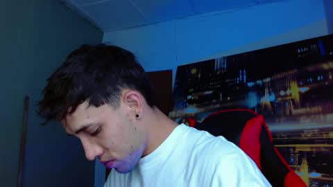 alexgiraldo__ online show from April 12, 2:05 am