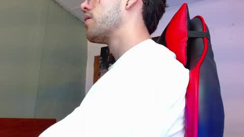 alexgiraldo__ online show from June 3, 2:33 pm