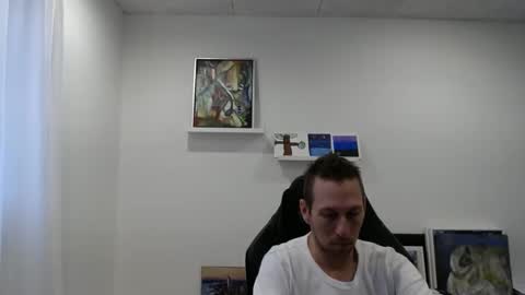 Snapshot of alexhunter4u chatting on December 5, 9:28 am alexhunter4u online show from December 5, 9:28 am