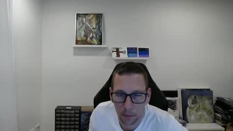 Snapshot of alexhunter4u chatting on January 1, 10:56 pm alexhunter4u online show from January 1, 10:56 pm