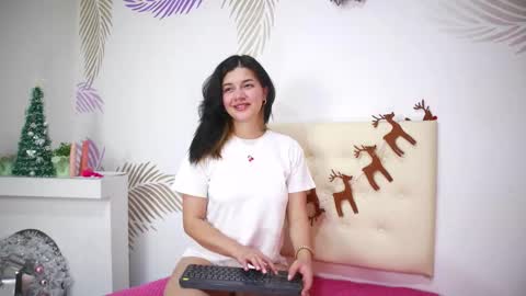 Snapshot of alexia_clark7 chatting on December 14, 3:23 am alexia_clark7 online show from December 14, 3:23 am