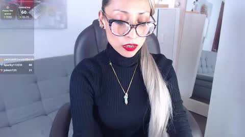 Snapshot of alexia_james_ chatting on April 27, 8:40 pm Alexa online show from April 27, 8:40 pm