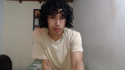 Snapshot of alexis21_ chatting on October 15, 2:33 am Alexis online show from October 15, 2:33 am