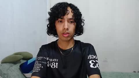 Snapshot of alexis21_ chatting on December 5, 2:47 pm Alexis online show from December 5, 2:47 pm