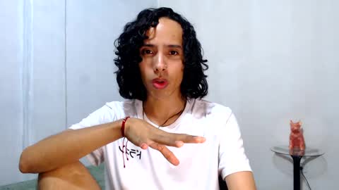 Alexis online show from April 8, 1:00 pm