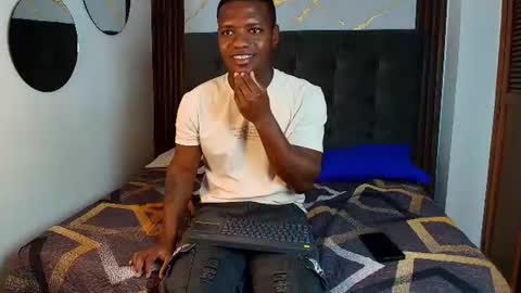 Alexis Fernandez online show from July 15, 7:30 pm