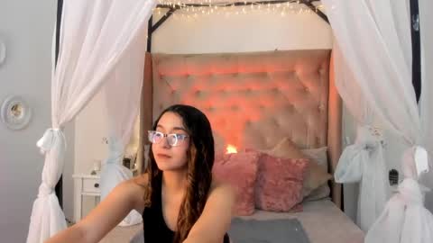 Snapshot of alexis_scott__ chatting on May 17, 3:48 am alexis_scott__ online show from May 17, 3:48 am