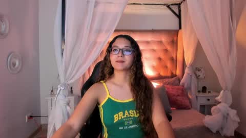 Snapshot of alexis_scott__ chatting on May 26, 4:08 am alexis_scott__ online show from May 26, 4:08 am