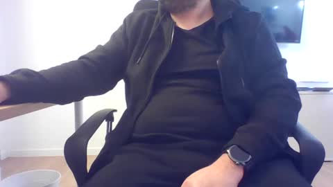 Snapshot of alexisgood888 chatting on December 18, 7:36 am Slave Alex online show from December 18, 7:36 am