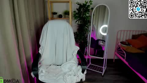 Alexis   Mon Tue Wed Thu Fri 7 GMT 0100am-0700am  online show from February 13, 12:06 am