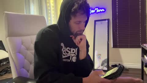 Alex Mann online show from September 29, 2:44 pm