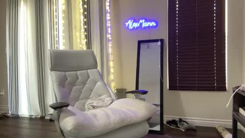 Alex Mann online show from October 2, 4:14 pm