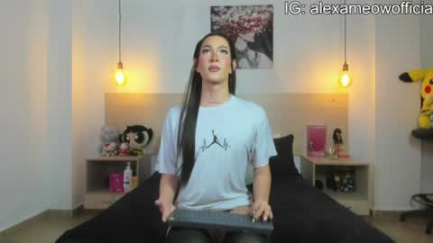 Snapshot of alexxa_meow chatting on July 10, 8:33 pm A L E X A online show from July 10, 8:33 pm