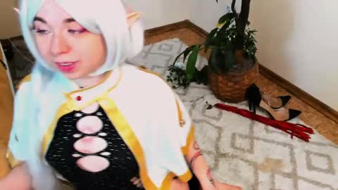 Snapshot of alexxisskyy chatting on June 2, 5:20 am Alexsy online show from June 2, 5:20 am