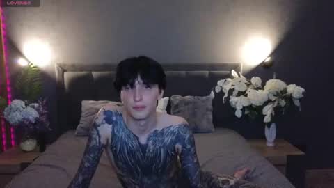 Snapshot of alexxone_ chatting on June 24, 8:13 am Alex online show from June 24, 8:13 am