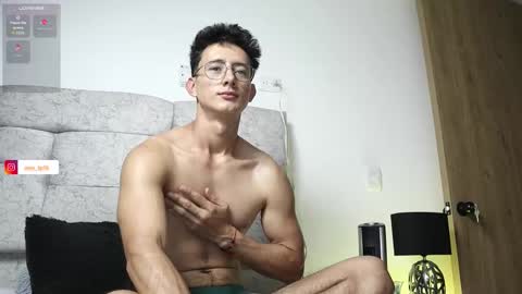 Snapshot of alexxx__01 chatting on November 10, 11:04 pm Alex online show from November 10, 11:04 pm