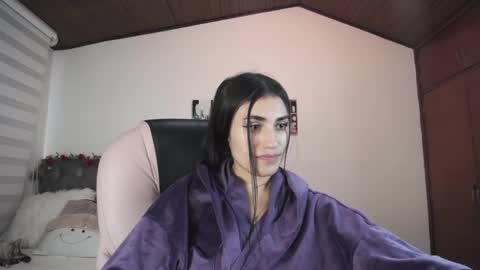 Snapshot of alheli_16 chatting on December 1, 4:29 pm Alheli online show from December 1, 4:29 pm