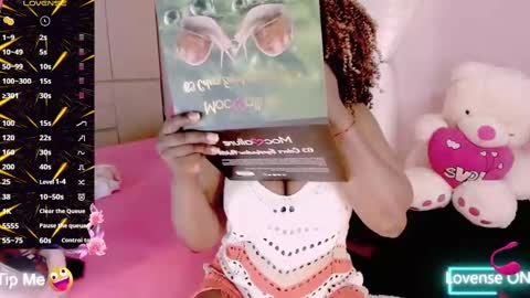 Snapshot of aliana_ross chatting on February 18, 9:10 am aliana_ross online show from February 18, 9:10 am