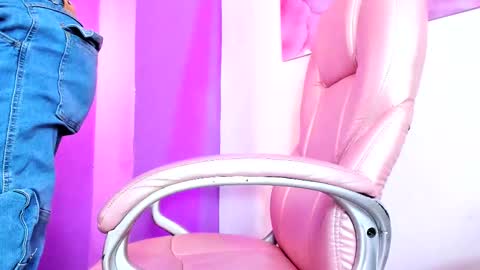 Snapshot of alicastillo chatting on January 11, 8:25 pm alicastillo online show from January 11, 8:25 pm