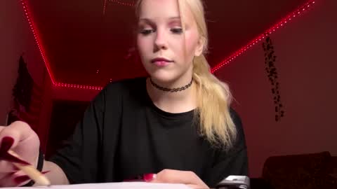 Alice online show from April 15, 6:15 pm