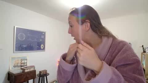 Snapshot of alice8363 chatting on November 17, 10:10 am Alice online show from November 17, 10:10 am