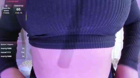 Snapshot of alice_26__ chatting on November 24, 1:44 pm alice_26__ online show from November 24, 1:44 pm