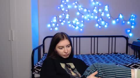 Alice online show from December 3, 6:49 pm