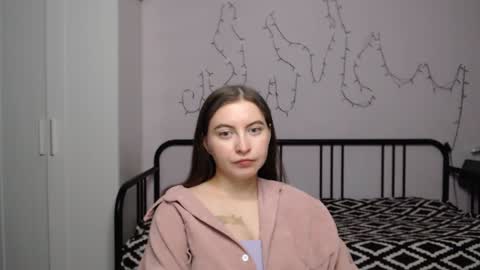 Alice online show from December 8, 5:01 pm