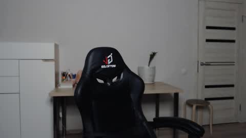 Alice online show from March 2, 6:30 pm