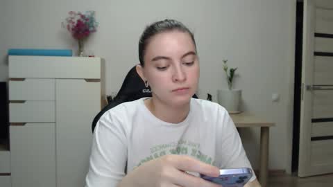 Alice online show from November 2, 8:00 pm