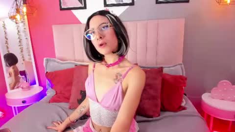 Snapshot of alice__moon__ chatting on July 24, 9:35 pm alice__moon__ online show from July 24, 9:35 pm