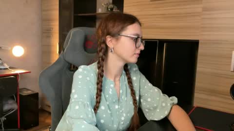 Hey Im Alice  online show from October 17, 8:50 am