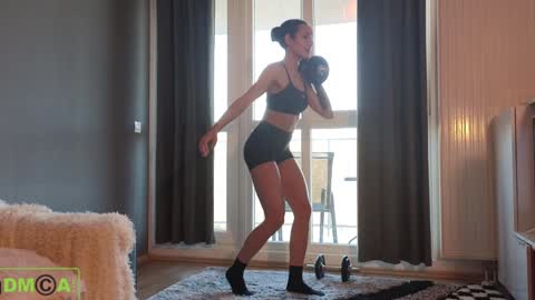 A R Y A  T I A online show from January 6, 11:07 am