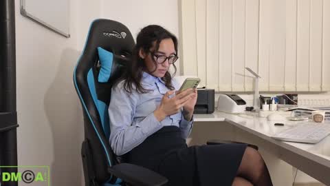 A R Y A  T I A online show from January 7, 6:35 pm