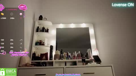 A R Y A  T I A online show from February 17, 7:53 pm