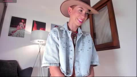 Snapshot of alice_barry chatting on April 28, 1:26 am Alice online show from April 28, 1:26 am