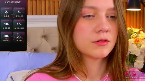 Snapshot of alice_charmy chatting on February 23, 11:33 am Alice in Wonderland online show from February 23, 11:33 am